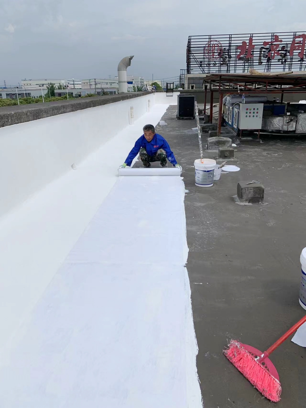 舊屋面防水維修新選擇：SYR外露型無縫防水系統(tǒng)直接裸露使用更耐久